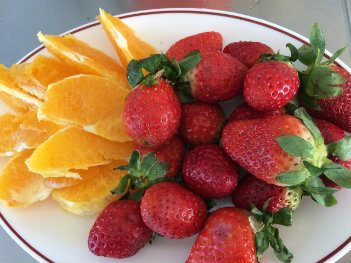 Oranges and strawberries plate